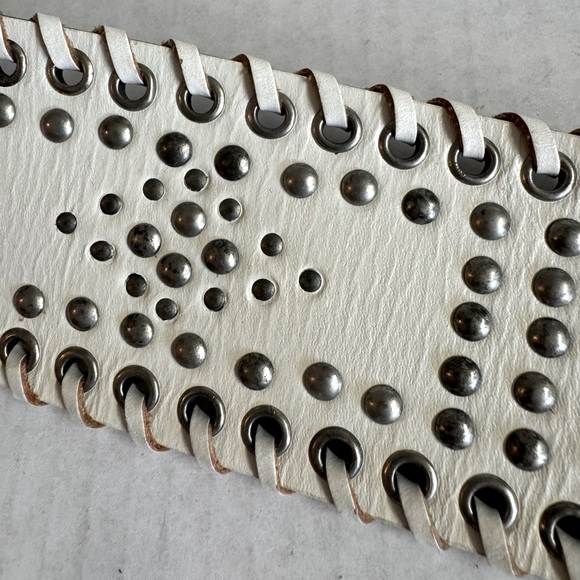 Calvin Klein Jeans- thick white leather with silver tone studs and buckle Size S - Picture 8 of 10